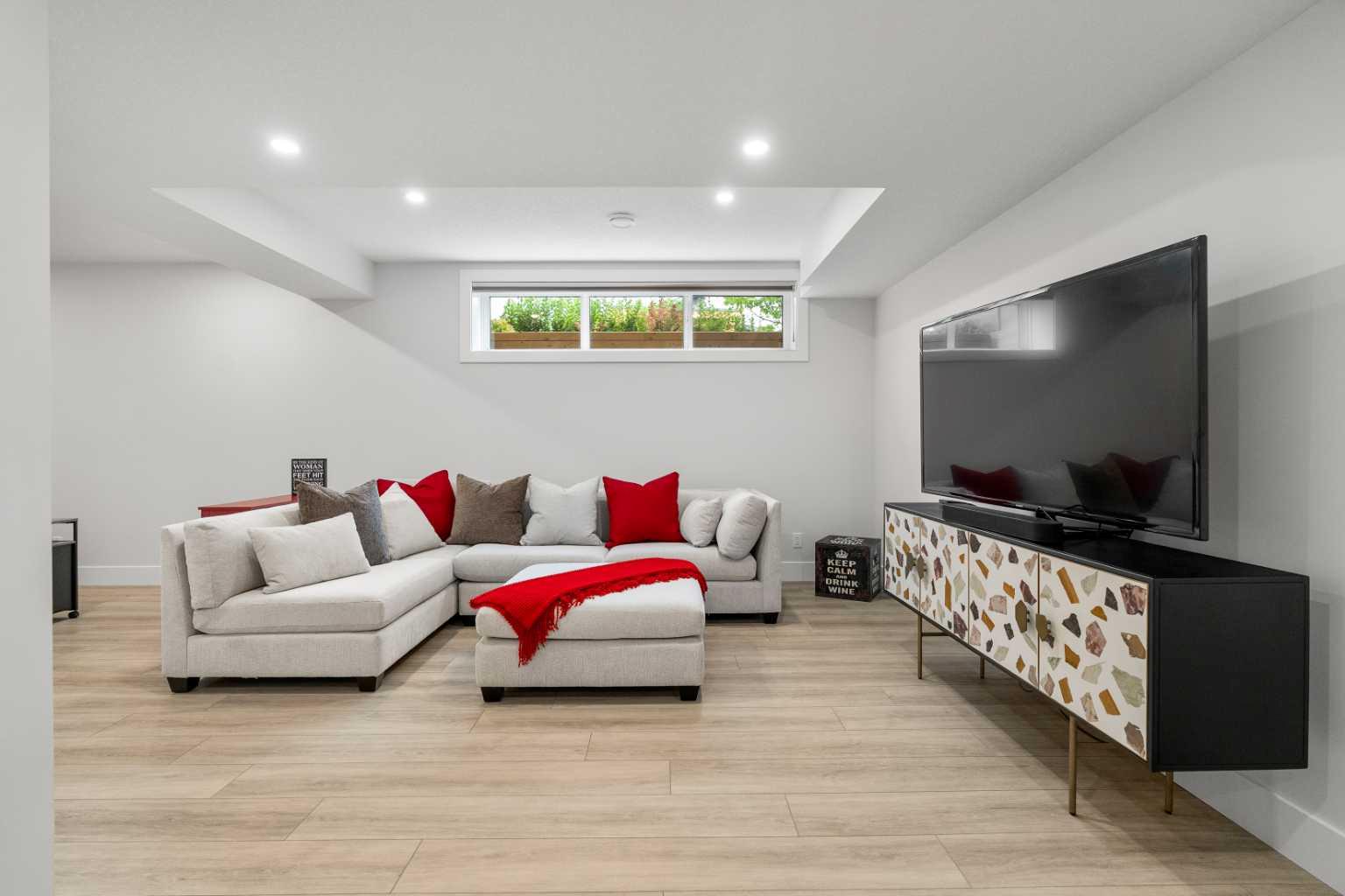 220 Marina Cove SE