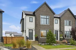 1074 Harmony Parade 