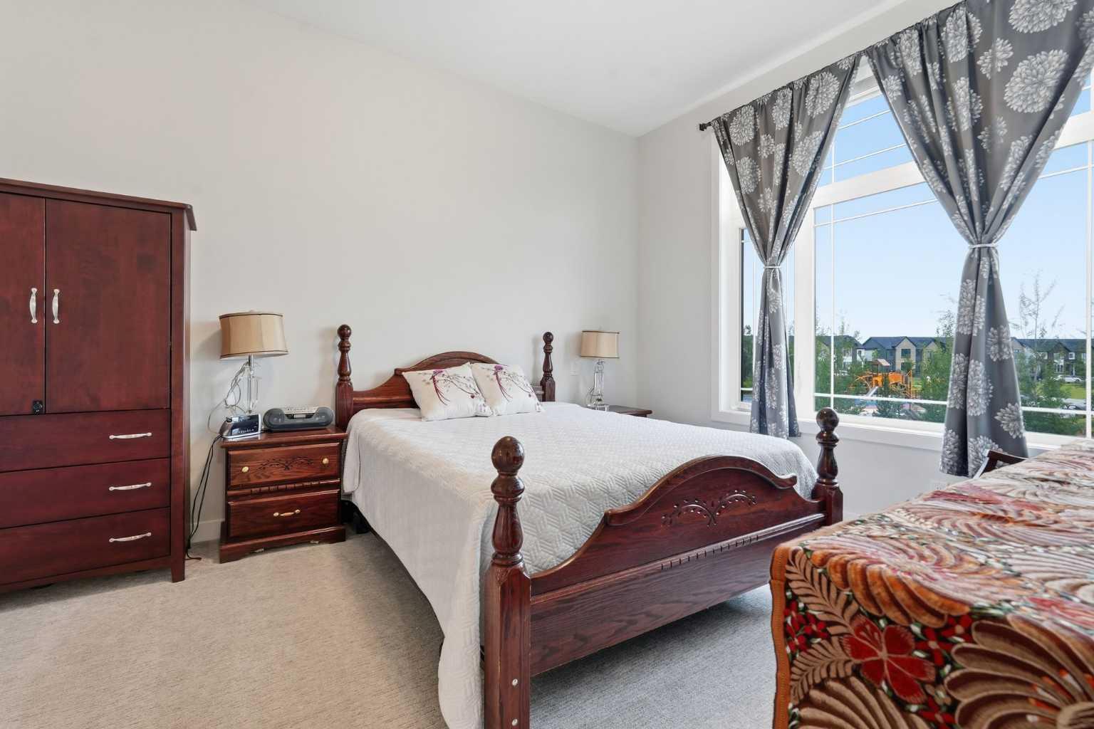 1074 Harmony Parade 