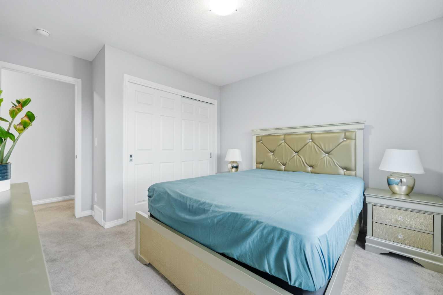 102 Yorkville Green SW