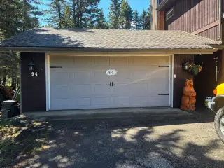 94 Redwood Meadows Drive 