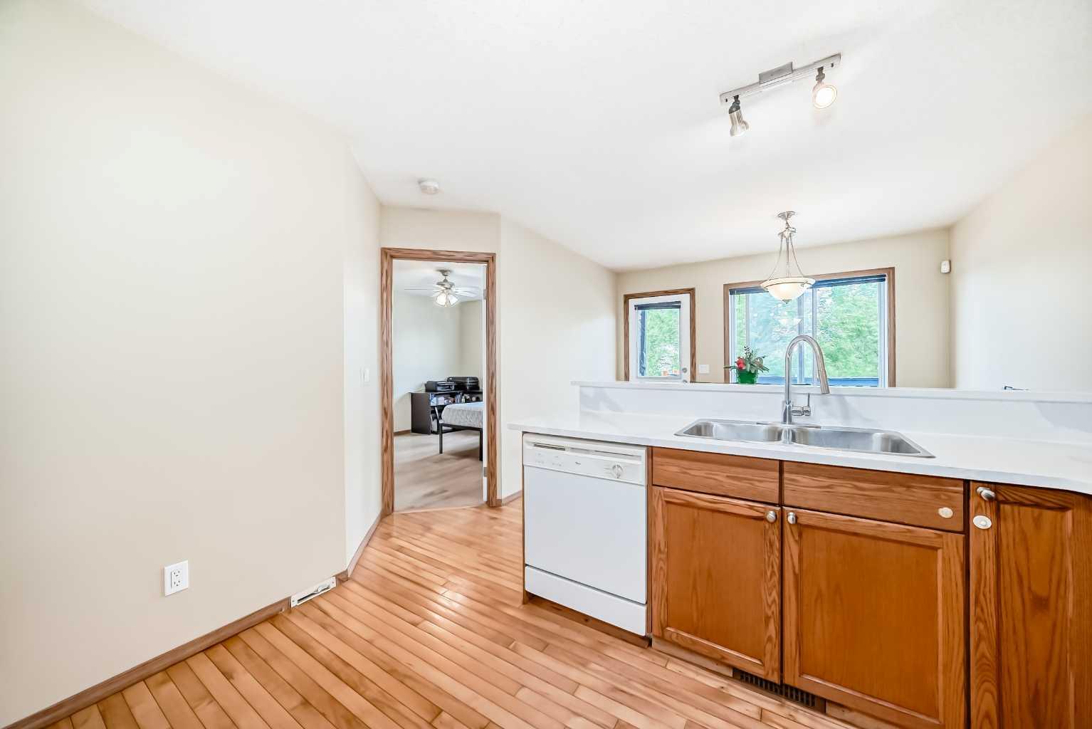 30 Covehaven View NE