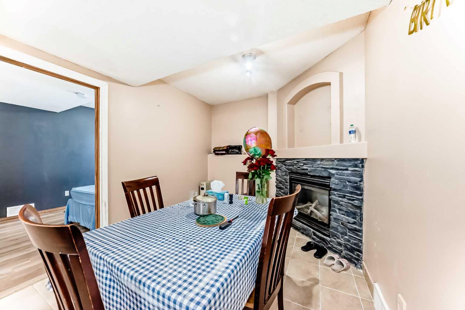 30 Covehaven View NE