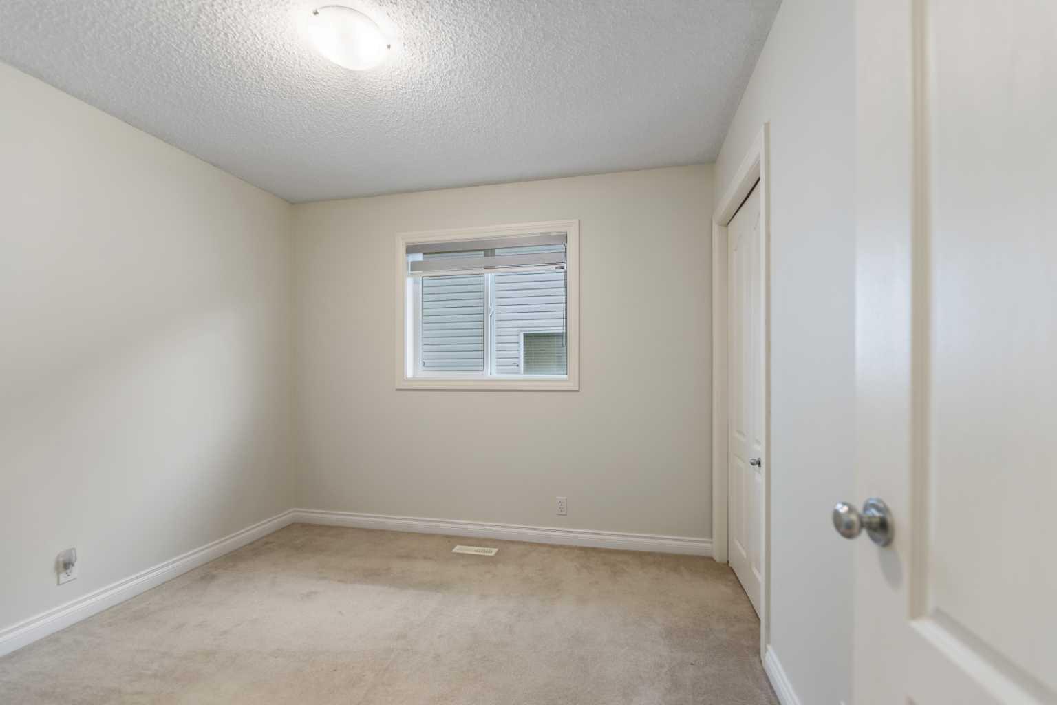 10 Evansmeade Manor NW