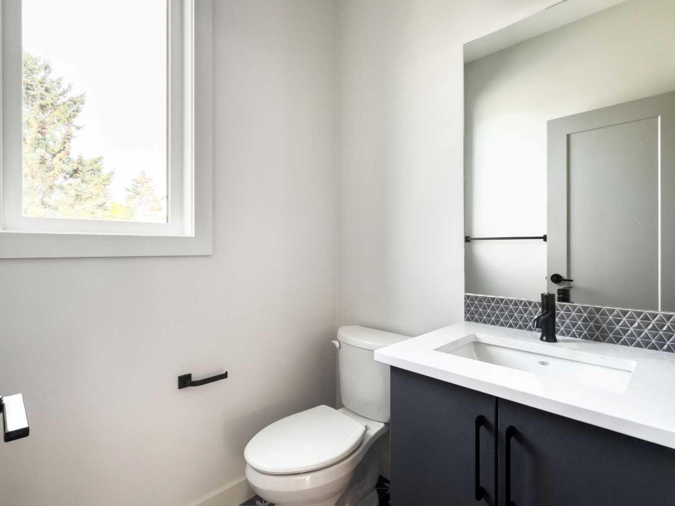 204, 81 Greenbriar Place NW