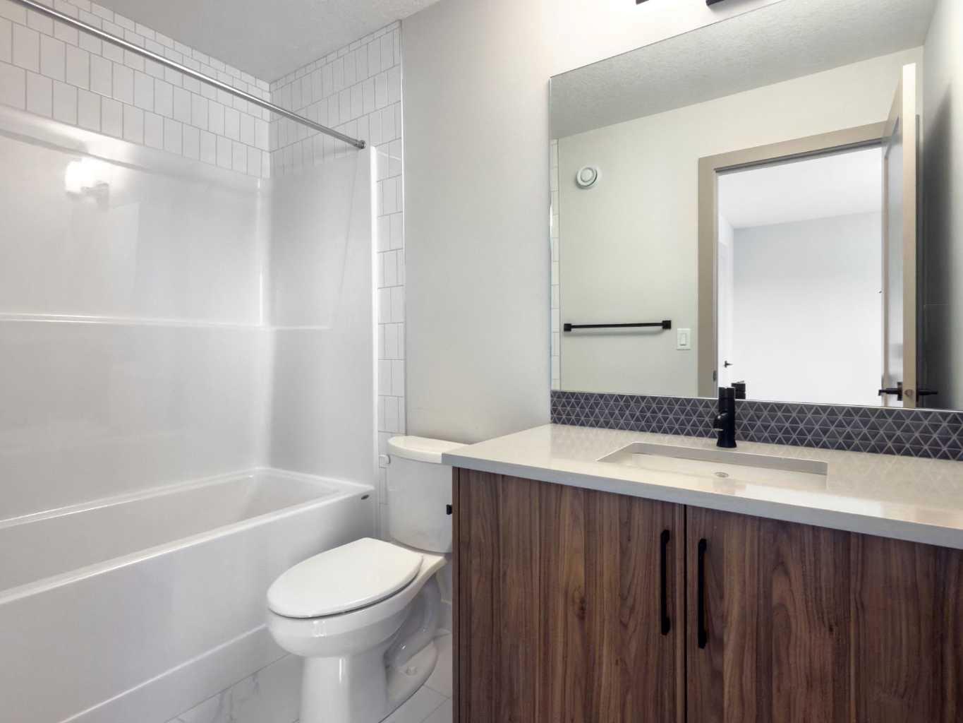 204, 81 Greenbriar Place NW