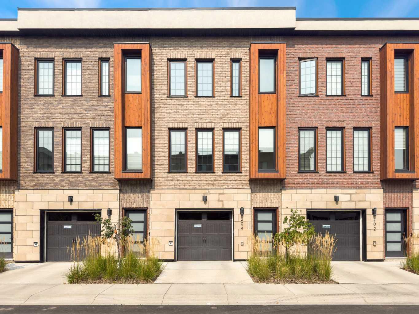204, 81 Greenbriar Place NW