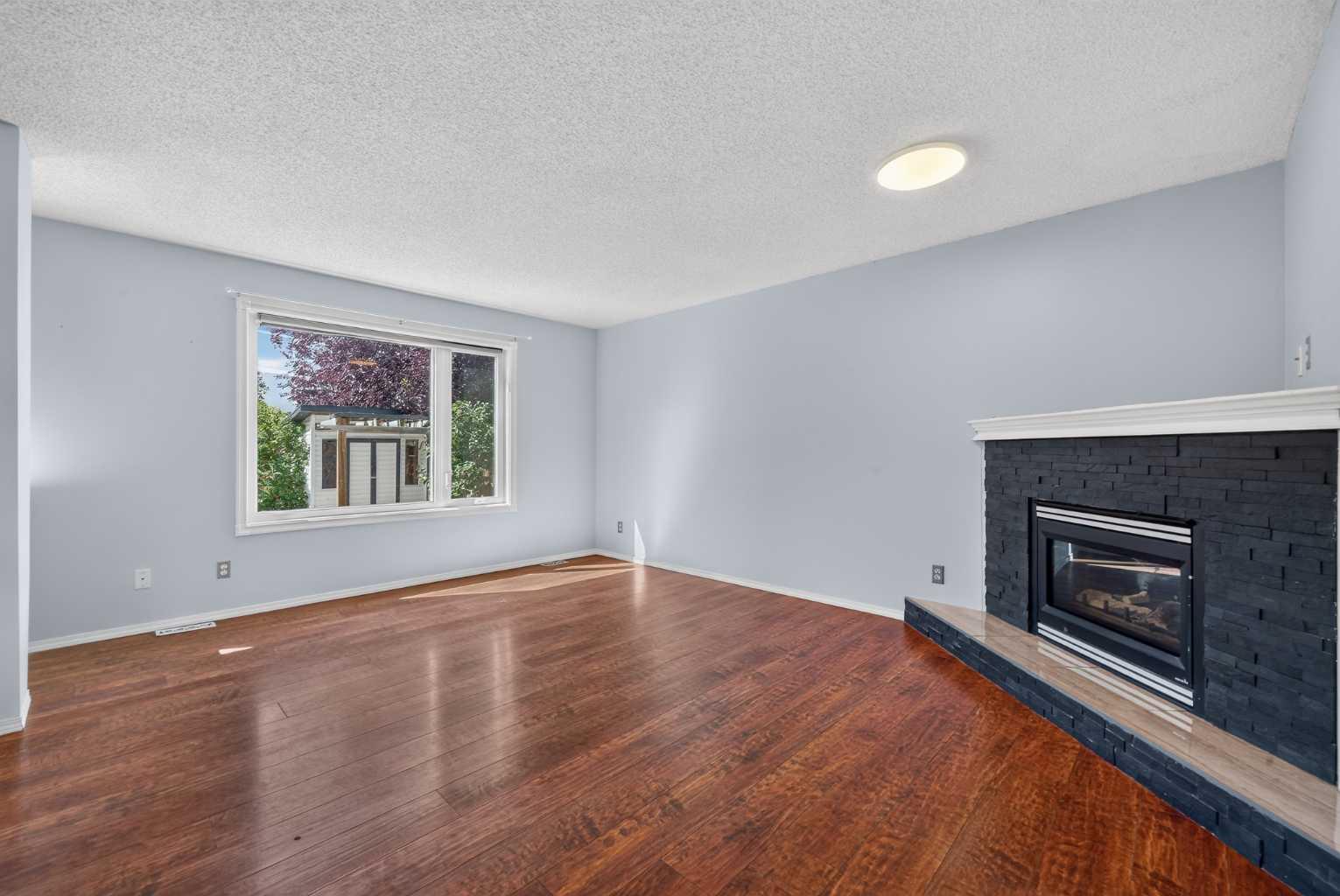 446 Harvest Hills Drive NE
