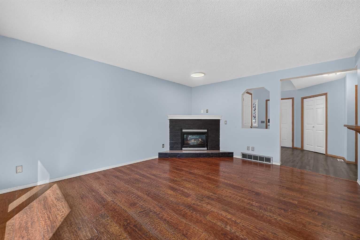 446 Harvest Hills Drive NE