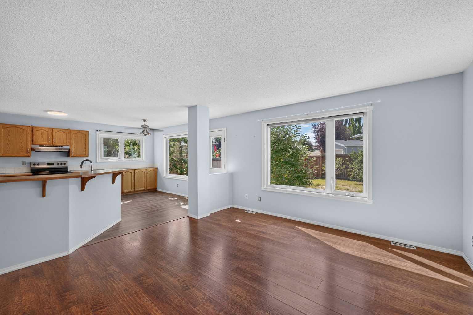 446 Harvest Hills Drive NE