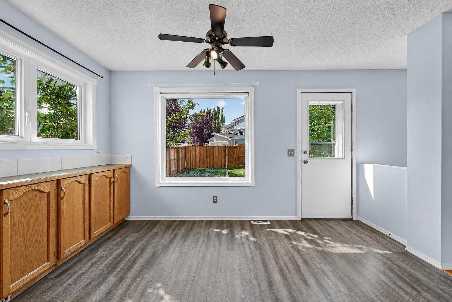 446 Harvest Hills Drive NE
