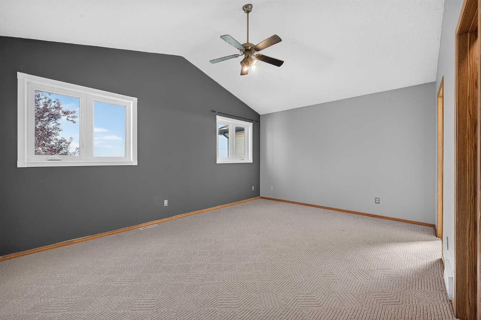 446 Harvest Hills Drive NE