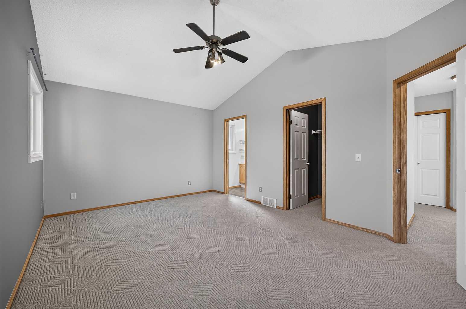 446 Harvest Hills Drive NE