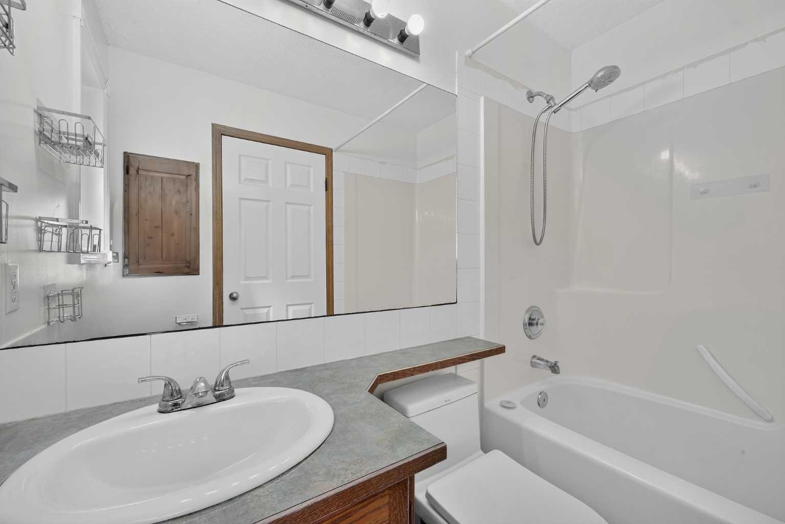 446 Harvest Hills Drive NE