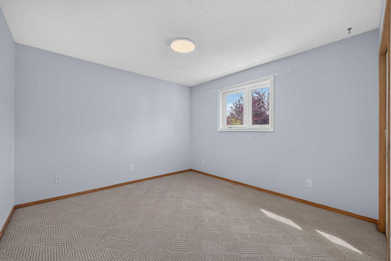 446 Harvest Hills Drive NE