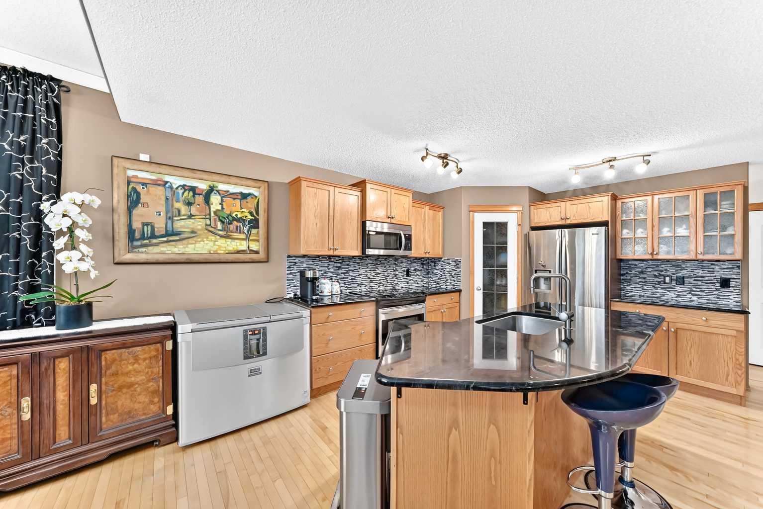 144 Cougarstone Common SW