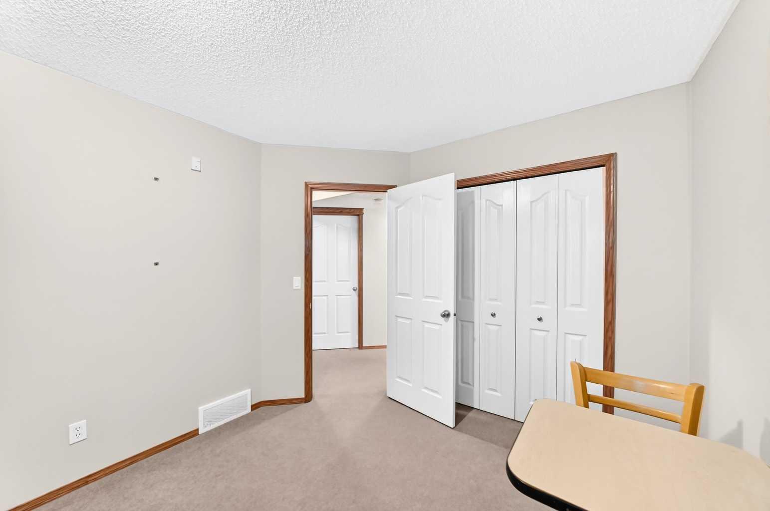 144 Cougarstone Common SW