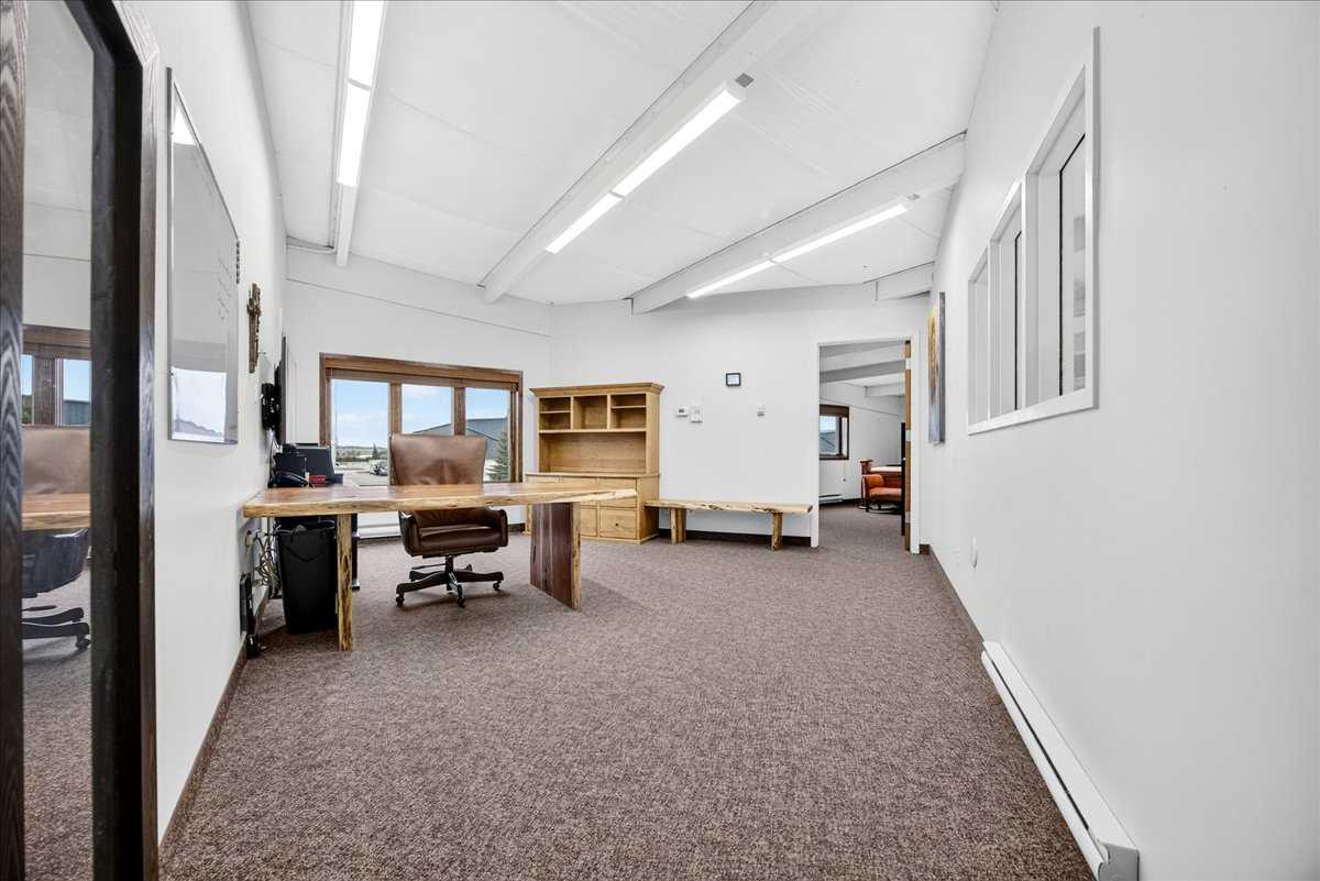 1, 336 Noorduyn Park NE