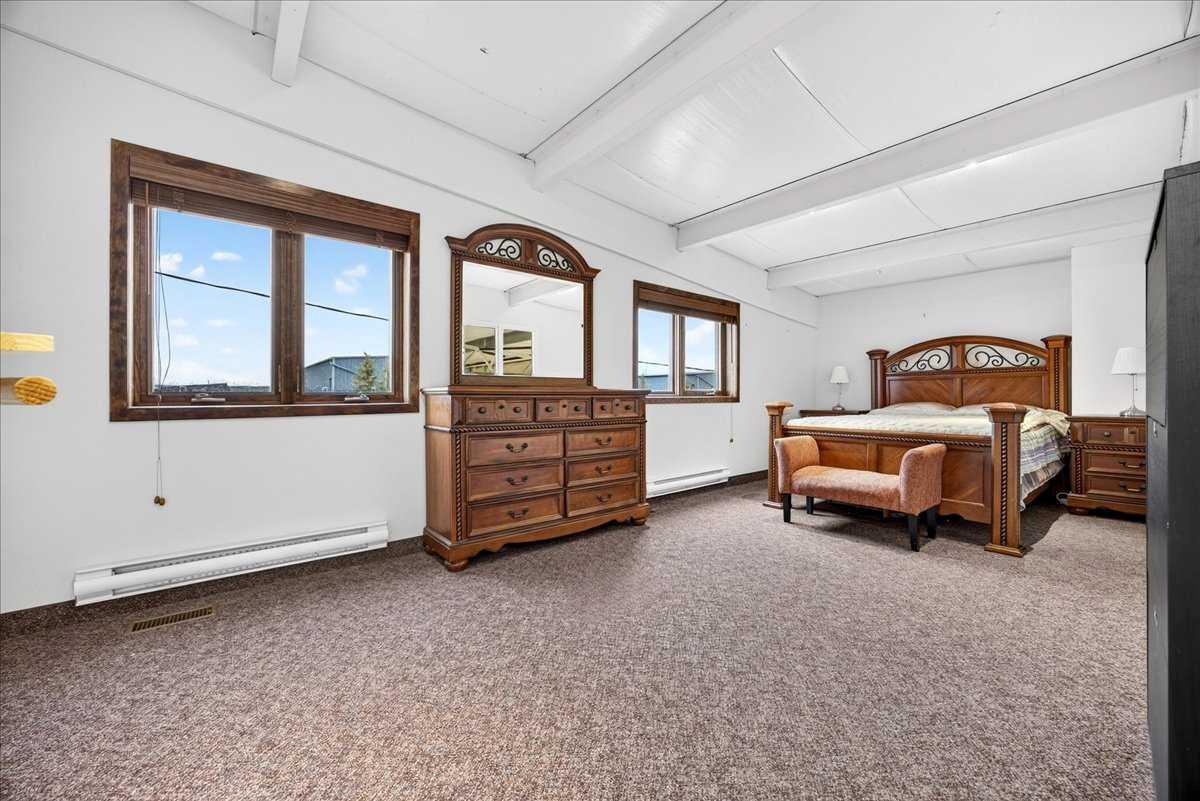 1, 336 Noorduyn Park NE