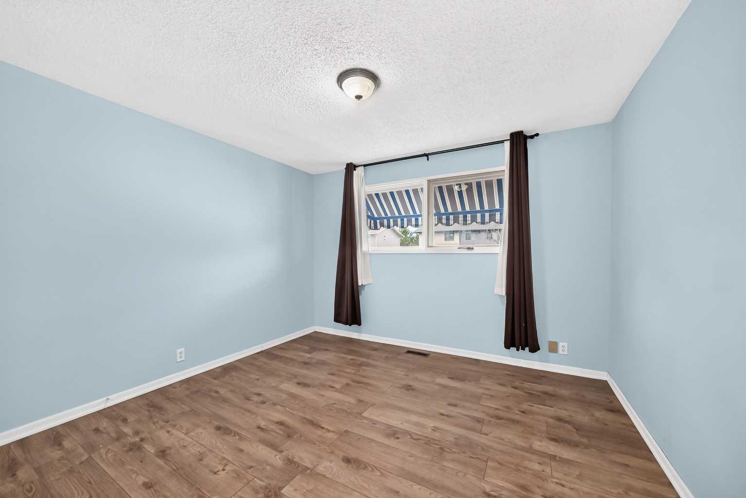 19 Falshire Drive NE