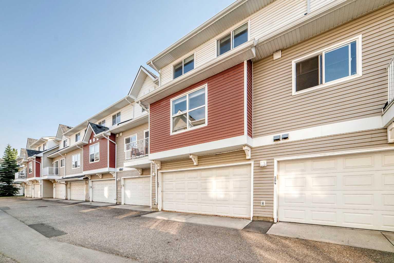 252 McKenzie Towne Link SE