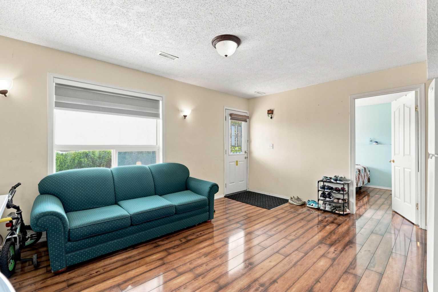 55 Anaheim Crescent NE