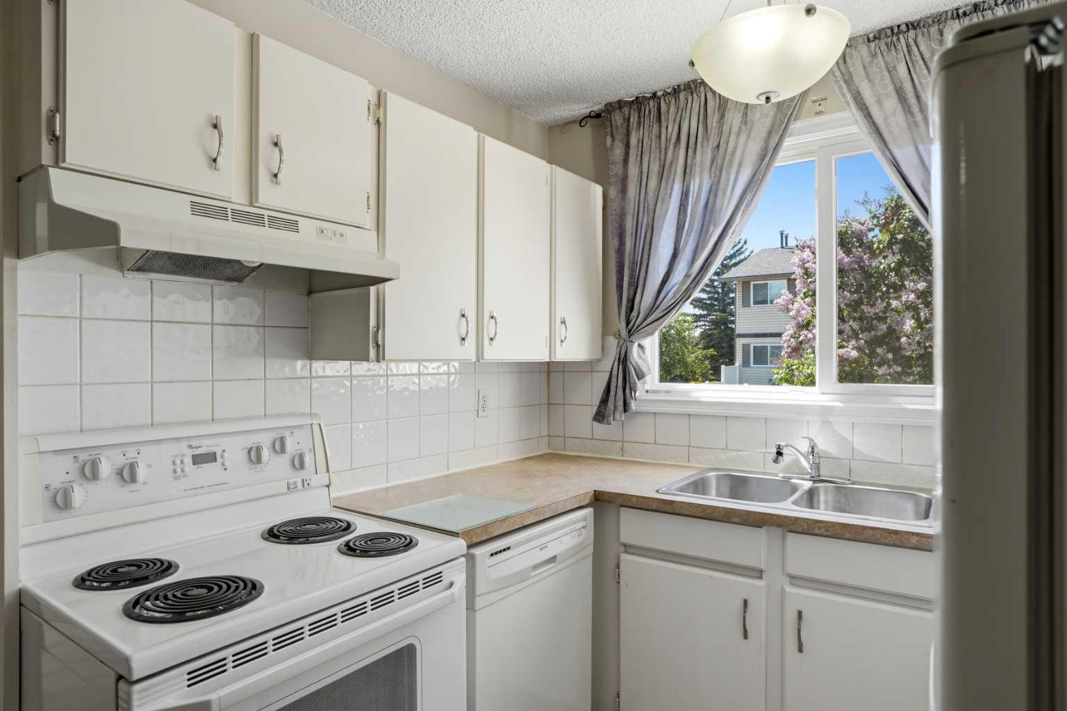 35, 740 Bracewood Drive SW