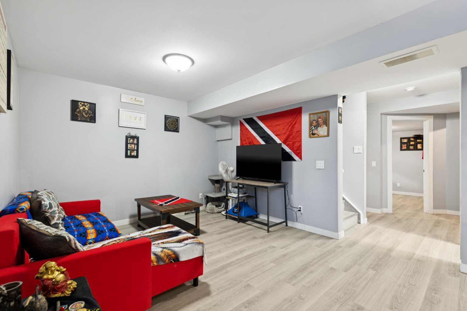 215 Redstone Heights NE