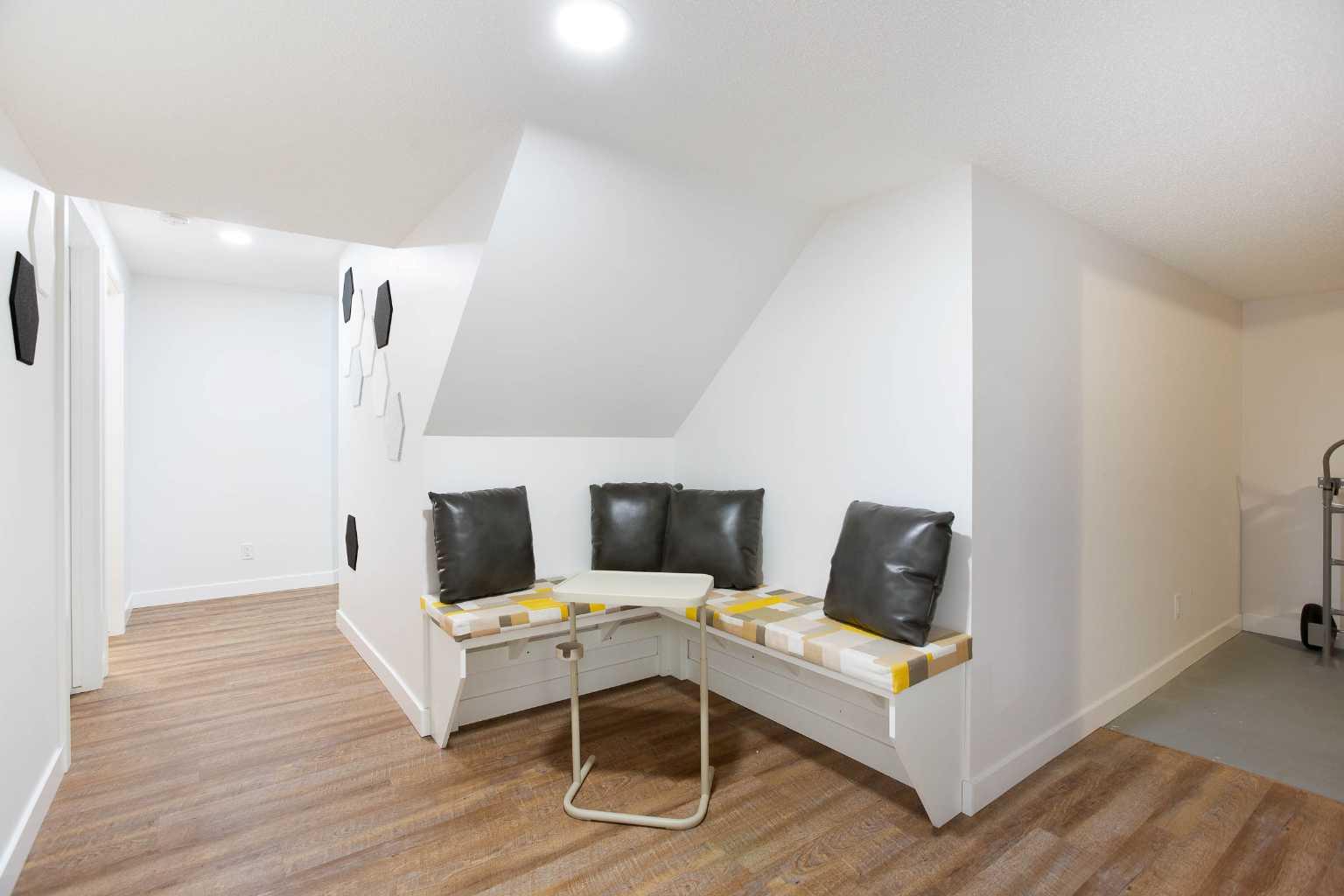2 Kingston View SE
