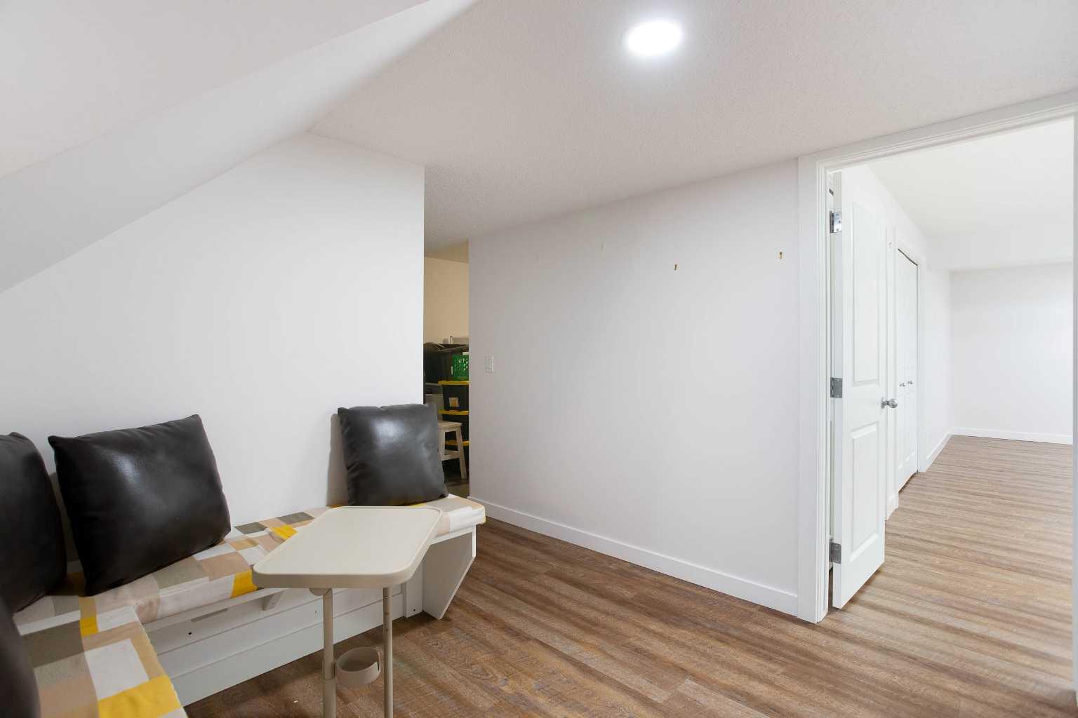 2 Kingston View SE