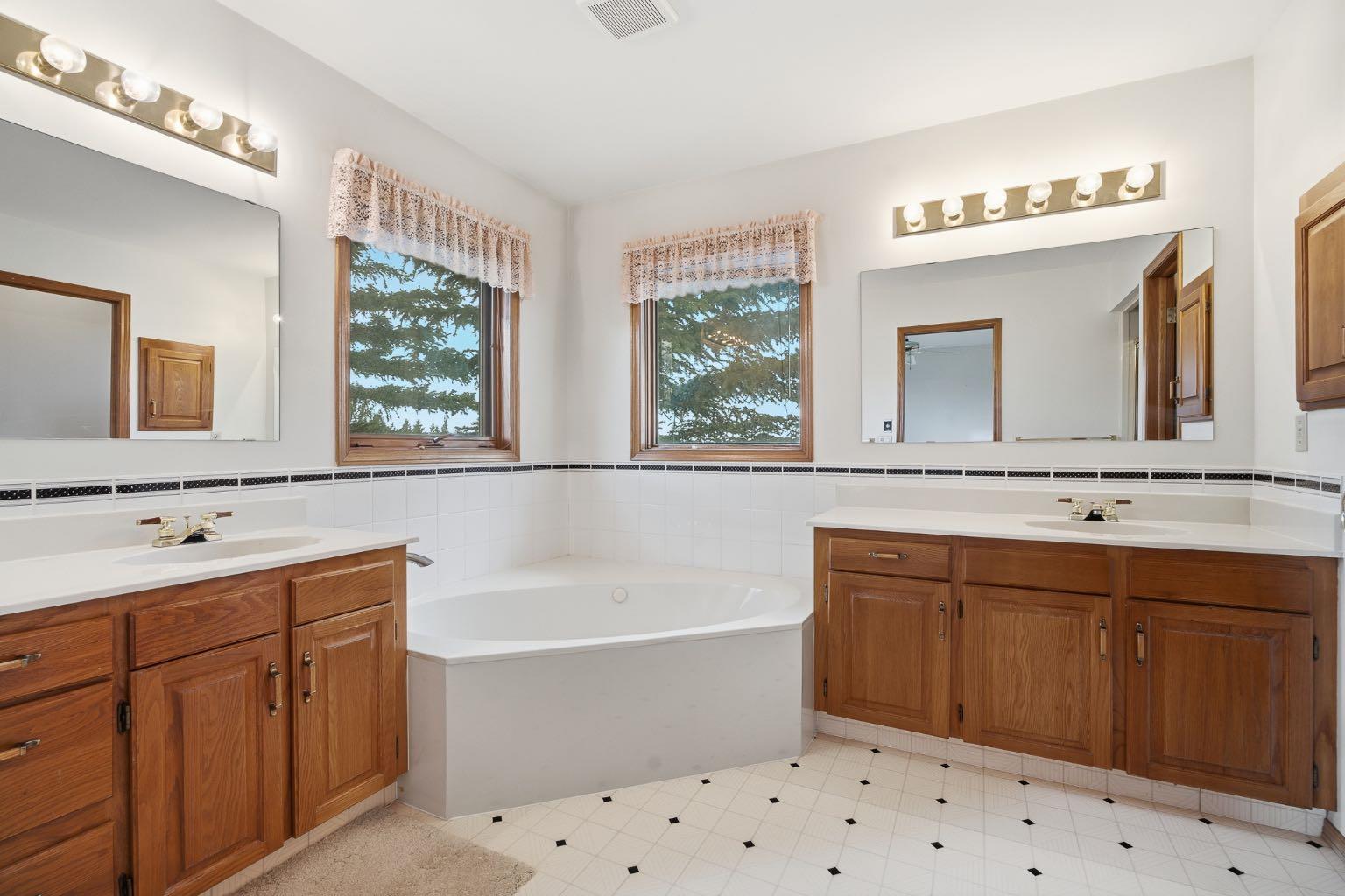 37 Edgeview Road NW