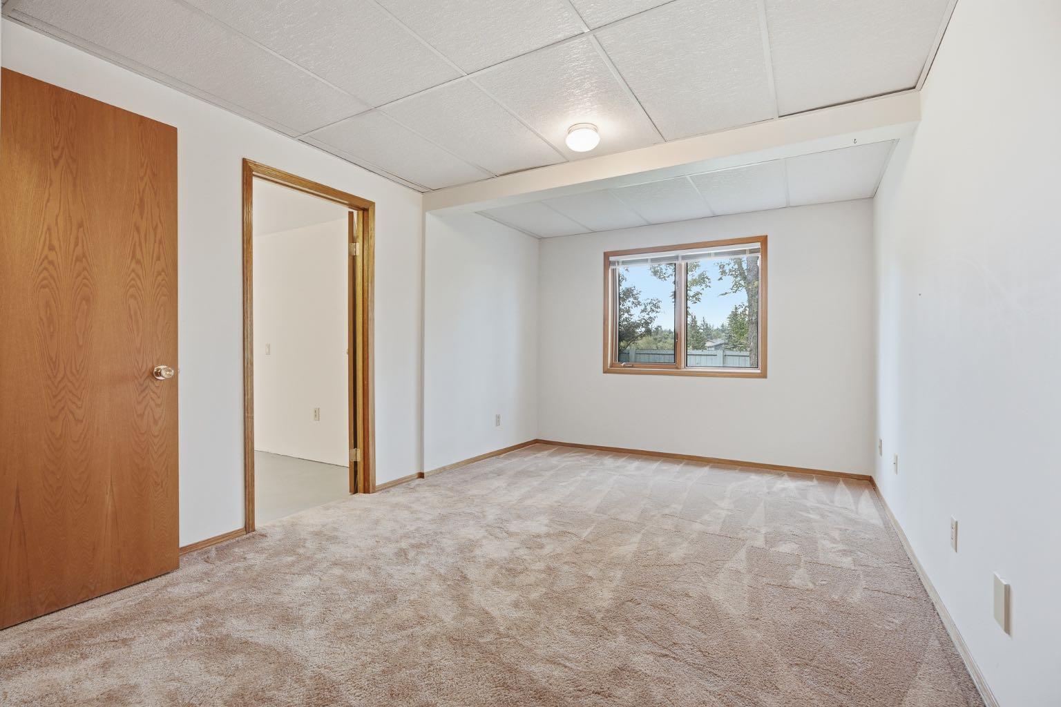 37 Edgeview Road NW