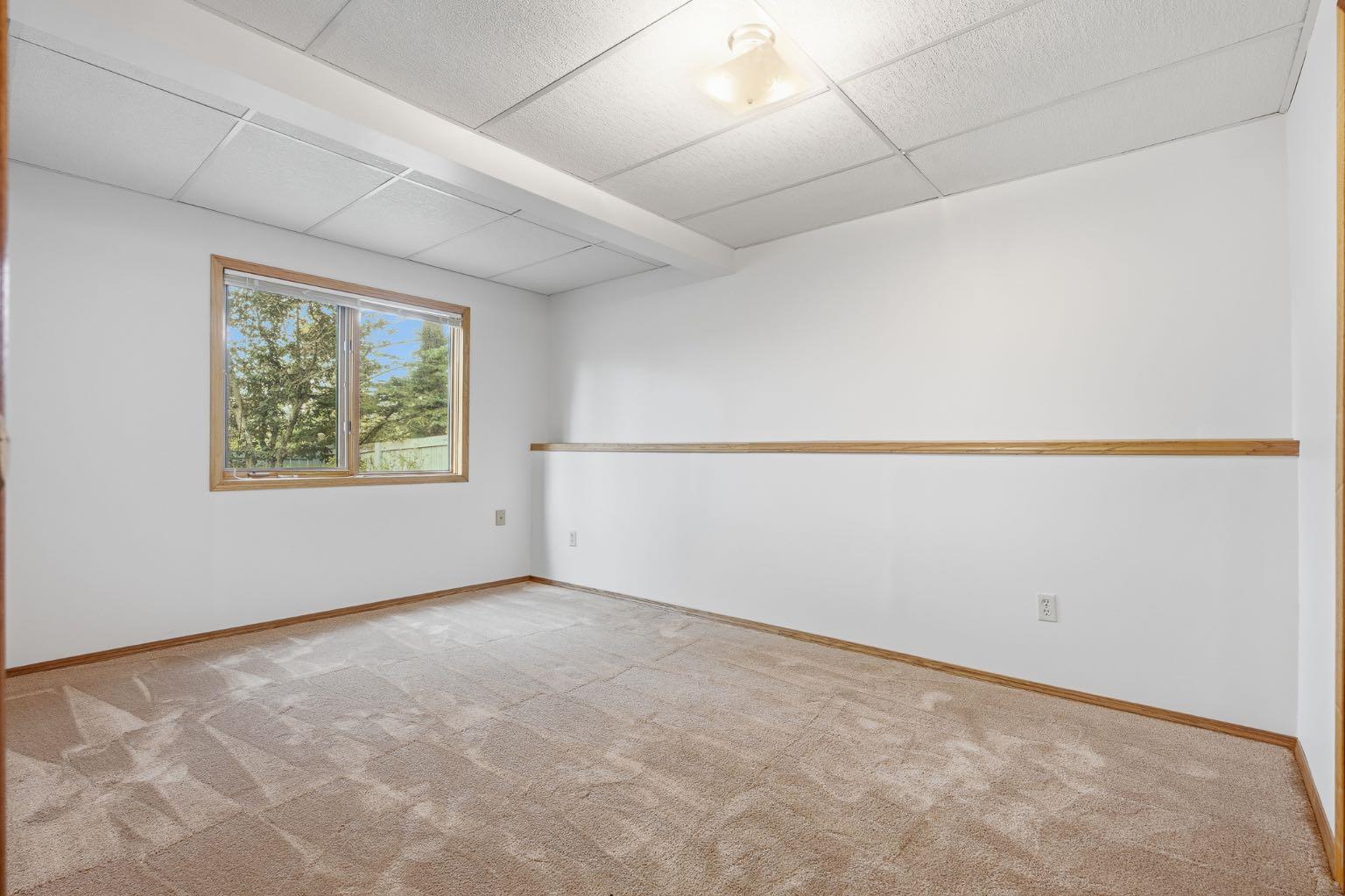 37 Edgeview Road NW