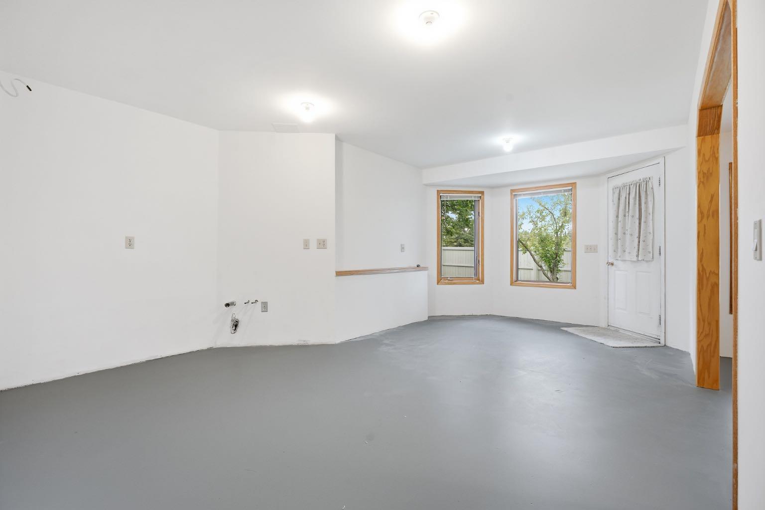 37 Edgeview Road NW