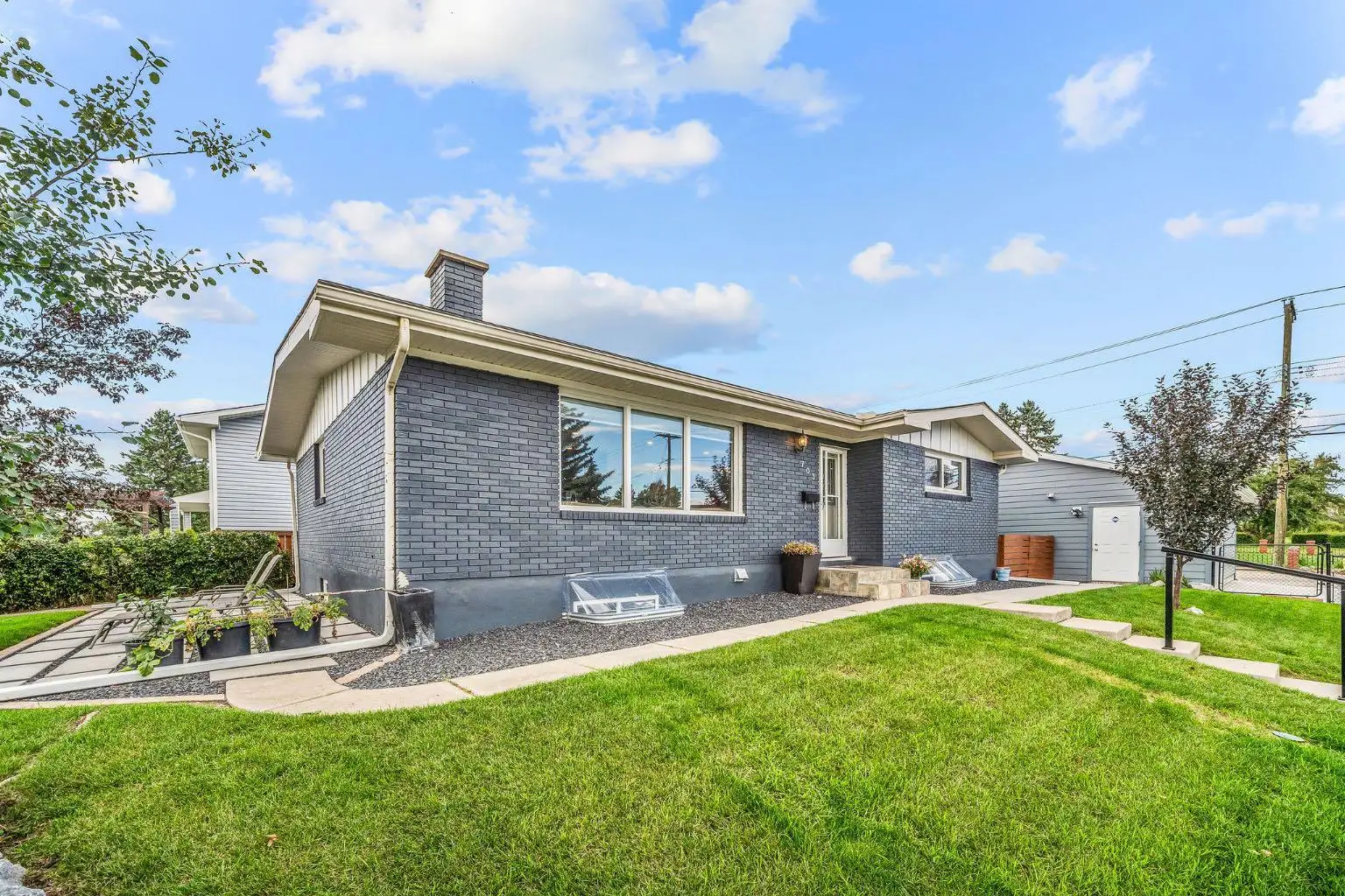 703 Millar Road NE