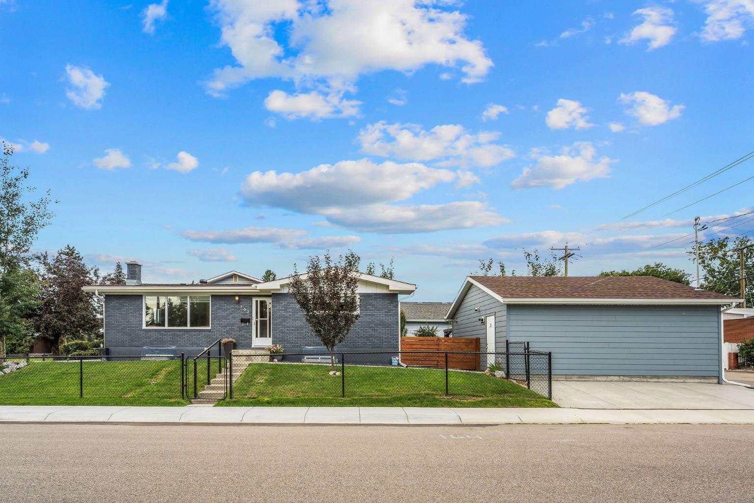 703 Millar Road NE