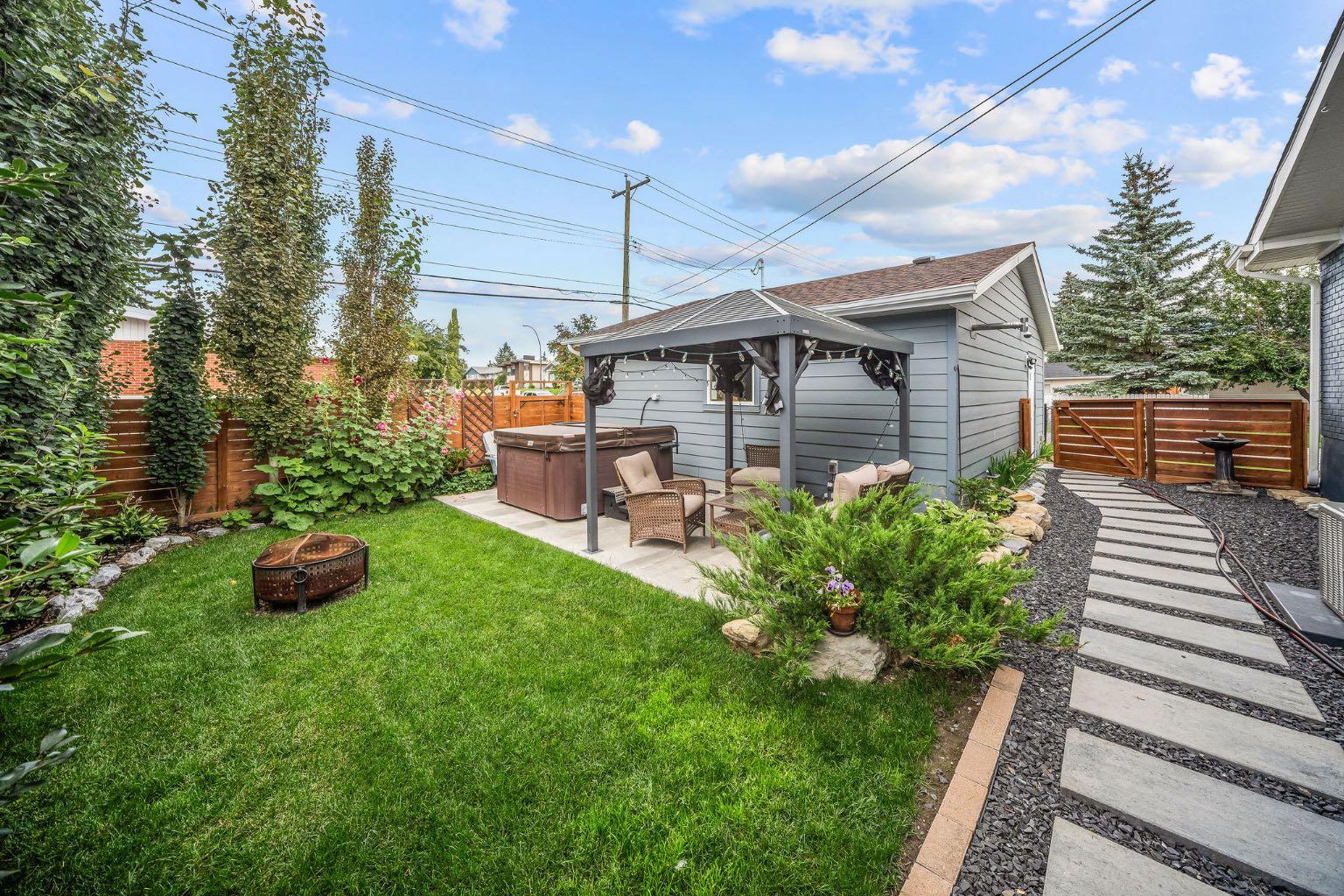 703 Millar Road NE