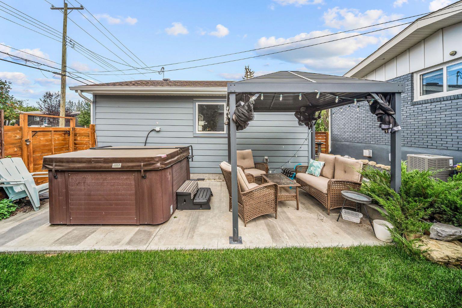 703 Millar Road NE