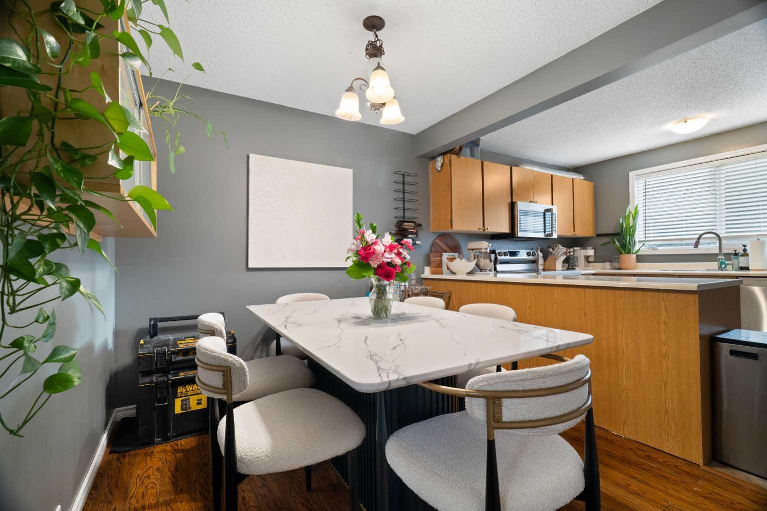321 Queenston Heights SE
