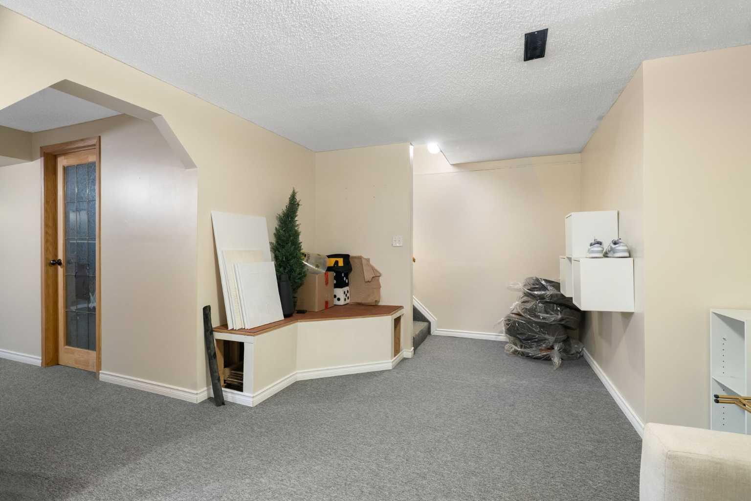 321 Queenston Heights SE