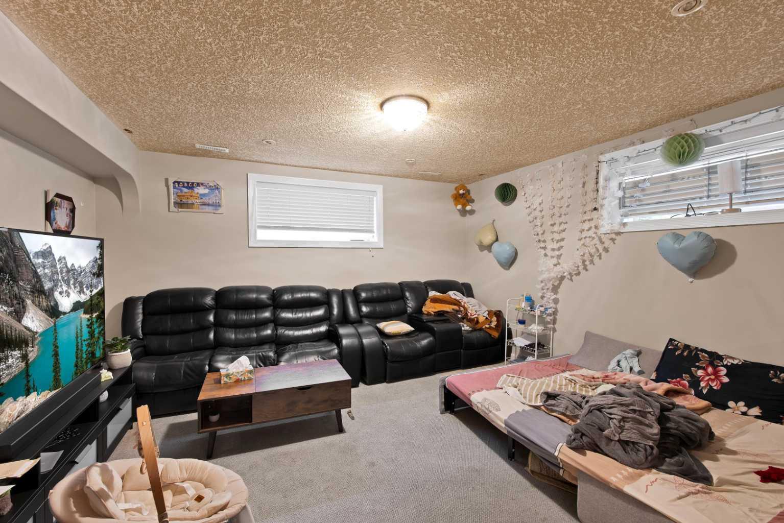 77 Saddleland Drive NE