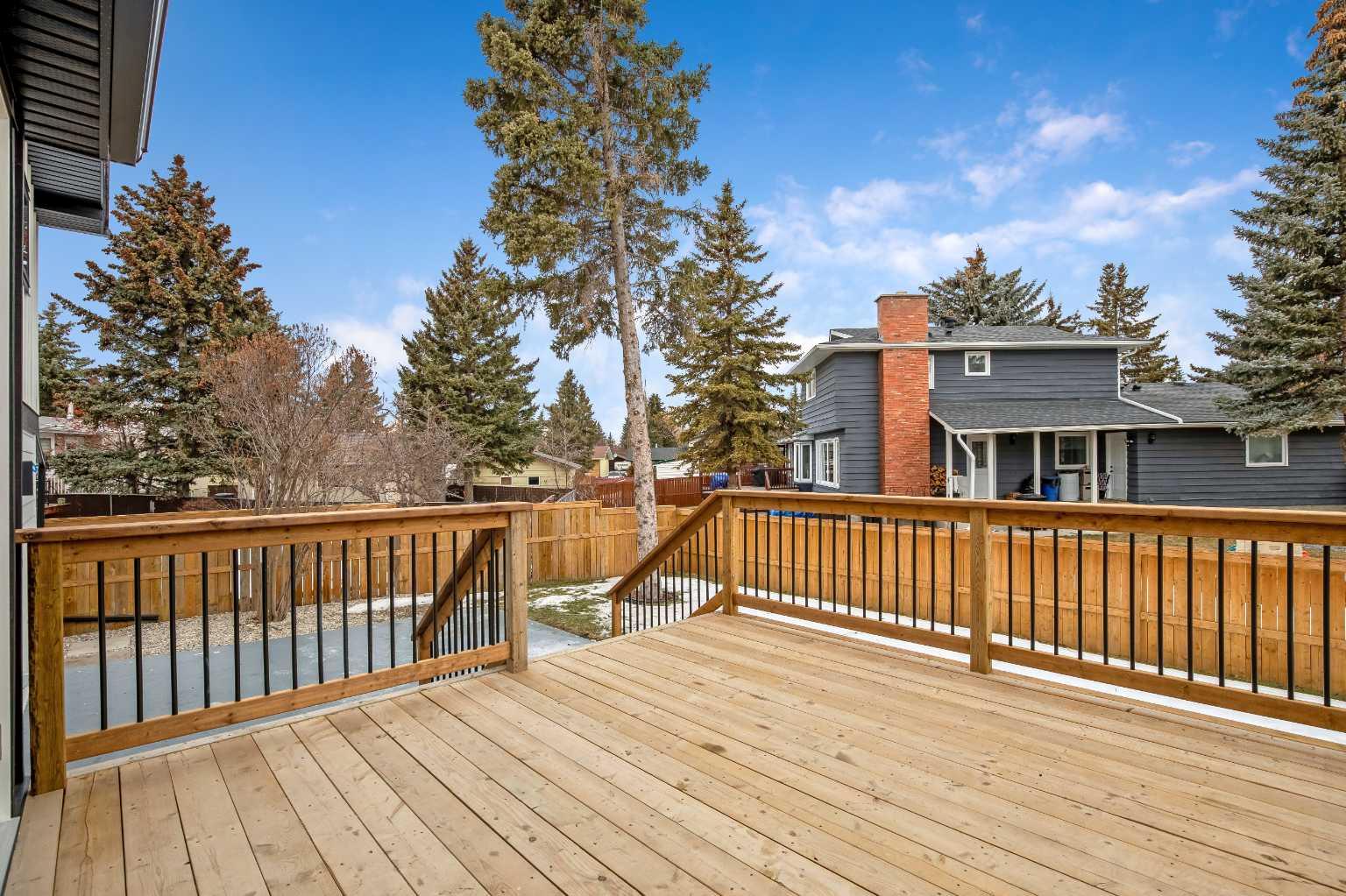 216 Oakridge Place SW