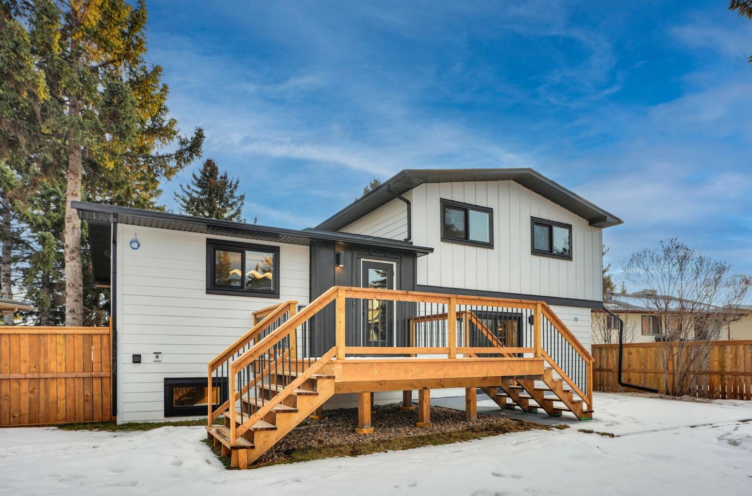 216 Oakridge Place SW