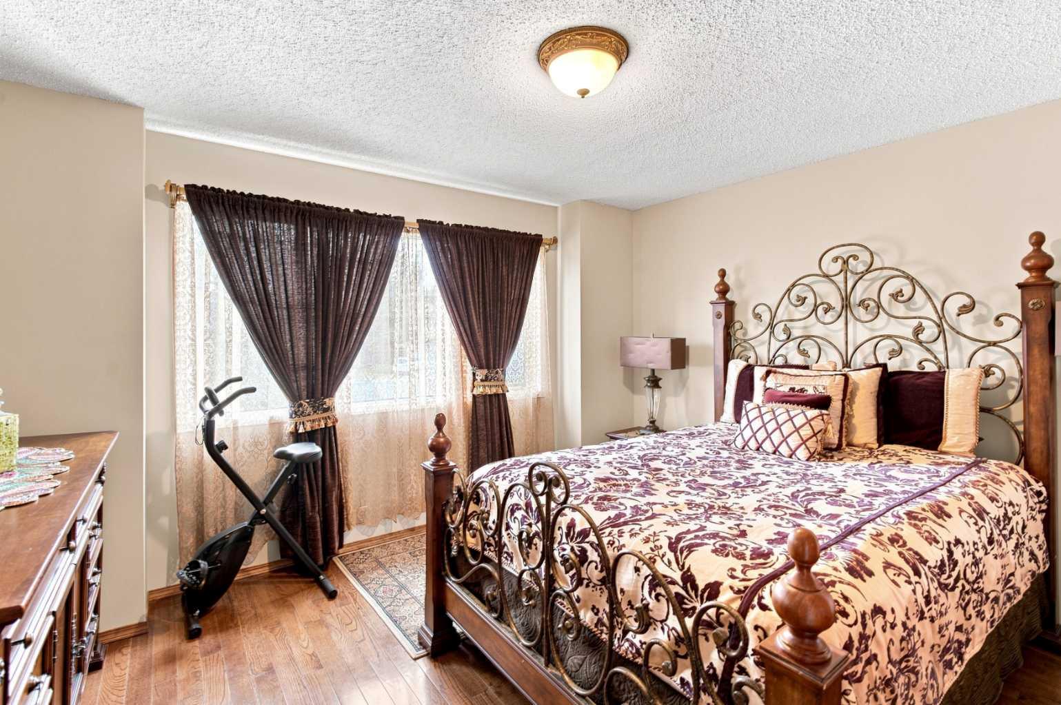 2709 Signal Hill Bay SW