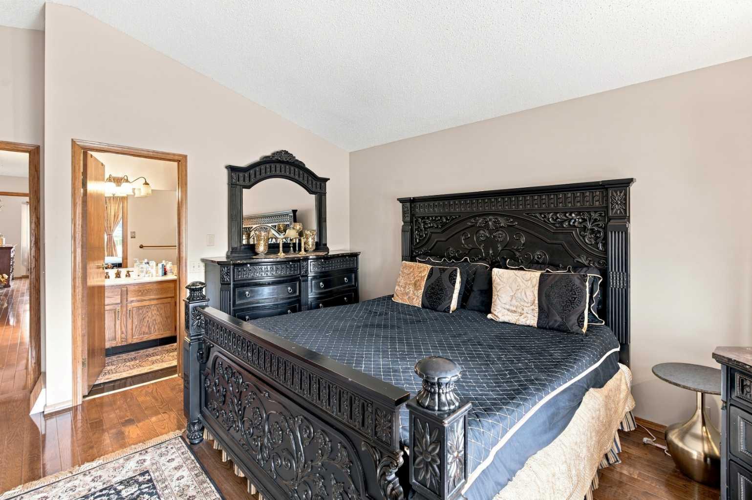 2709 Signal Hill Bay SW