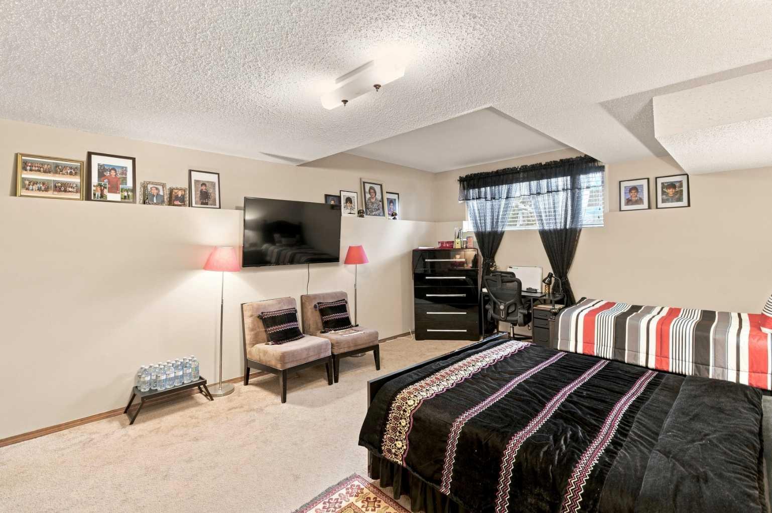 2709 Signal Hill Bay SW