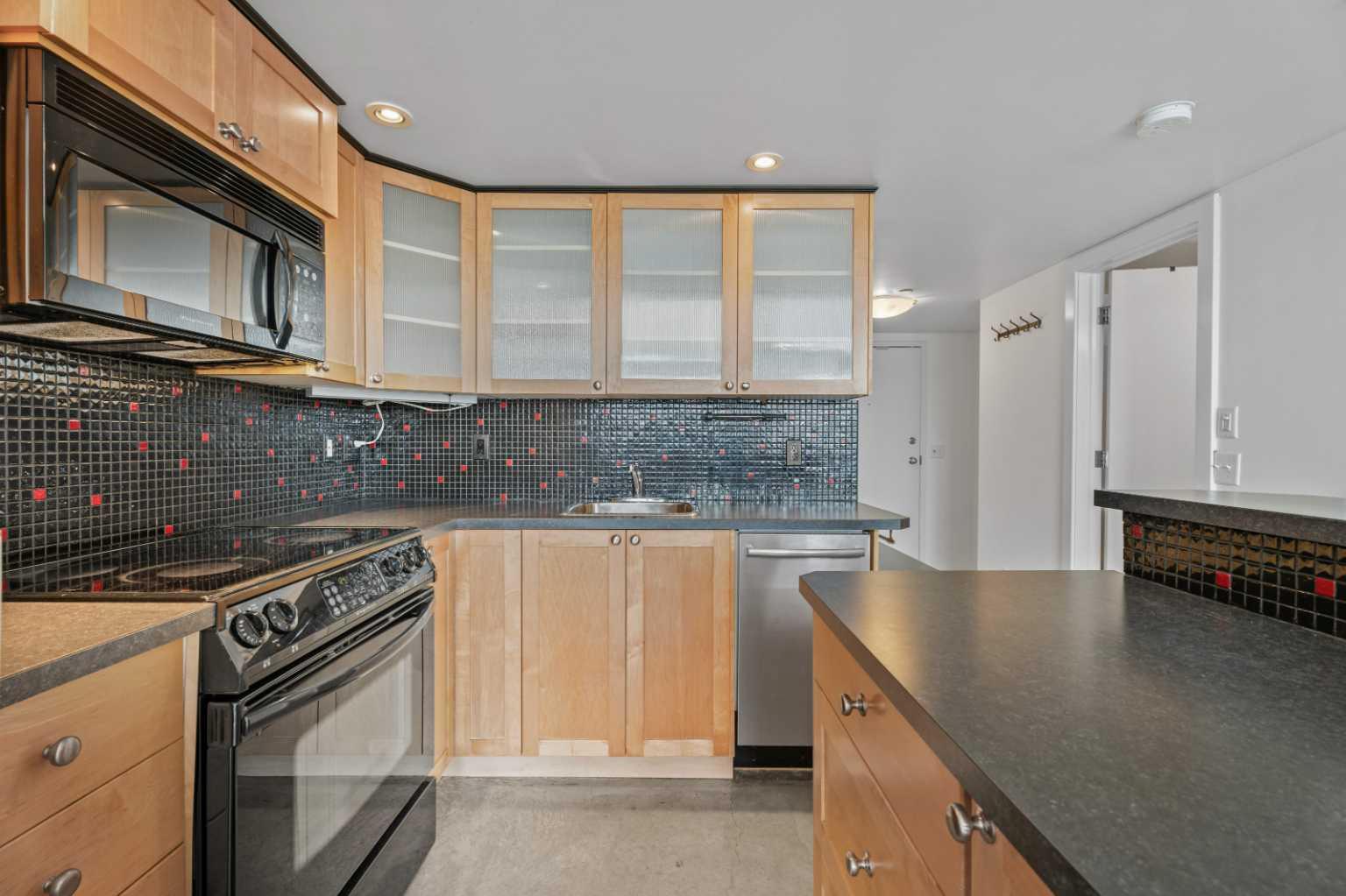 215, 535 8 Avenue SE