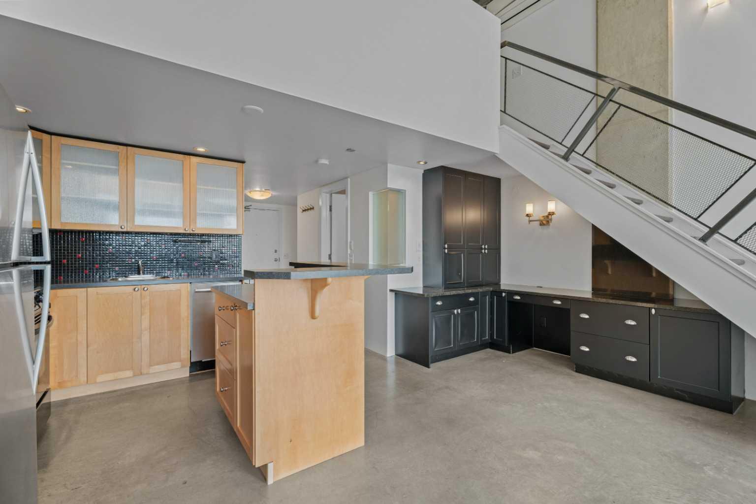 215, 535 8 Avenue SE