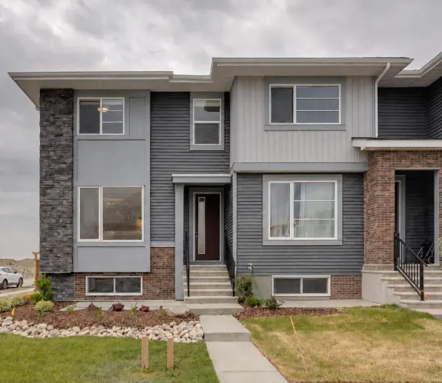 189 Cobblestone Gate SW