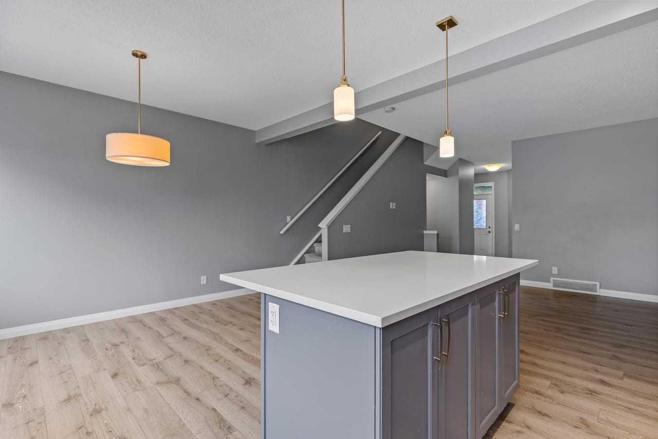 14 Kingfisher Crescent SE